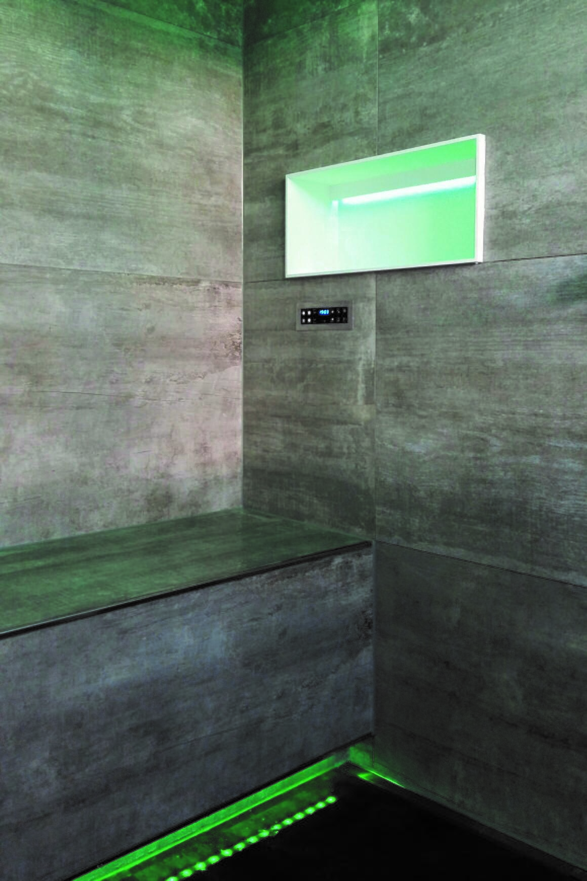 Dampfdusche mit grünem Regal