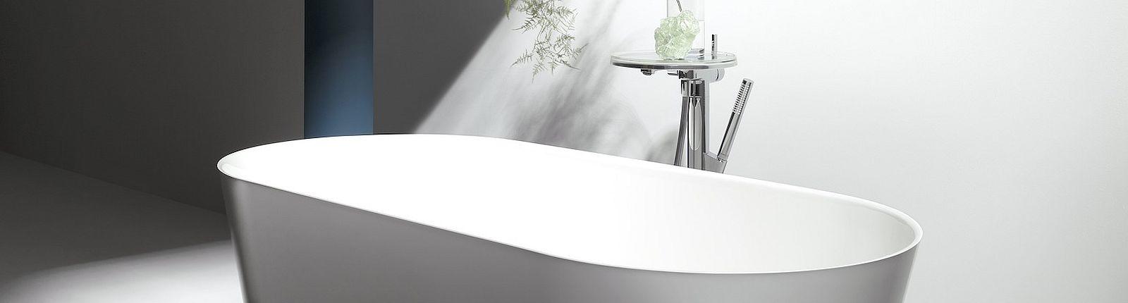 Freistehende Badewanne der Marke PRo von Laufen